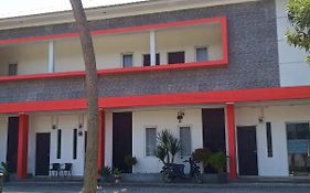 Fidelia Homestay Palu Mitra Reddoorz